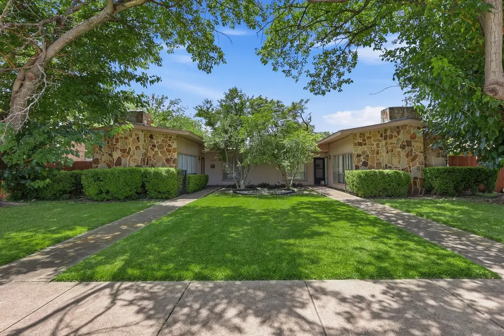 13422 Blossomheath Lane Dallas TX 75240
