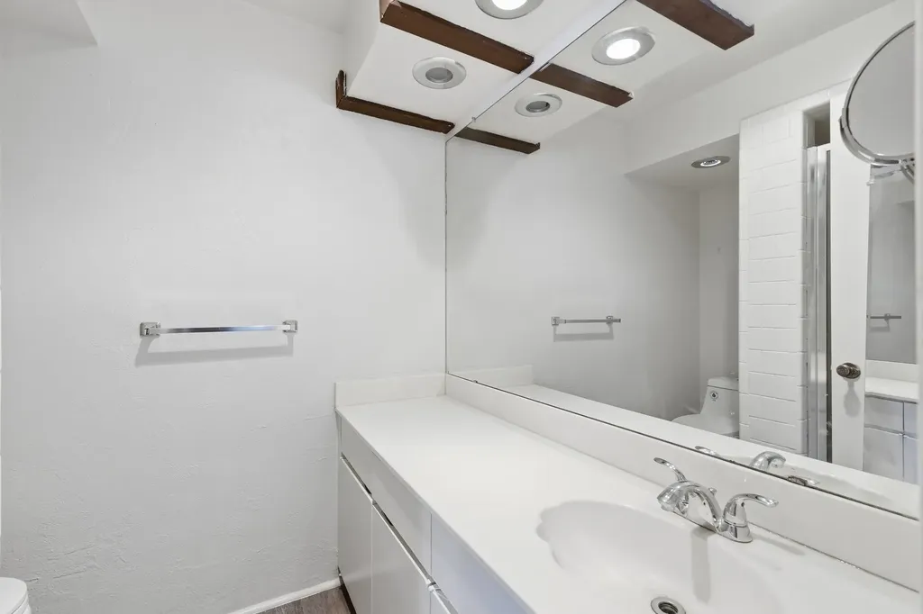 13422 Blossomheath Lane Dallas TX 75240