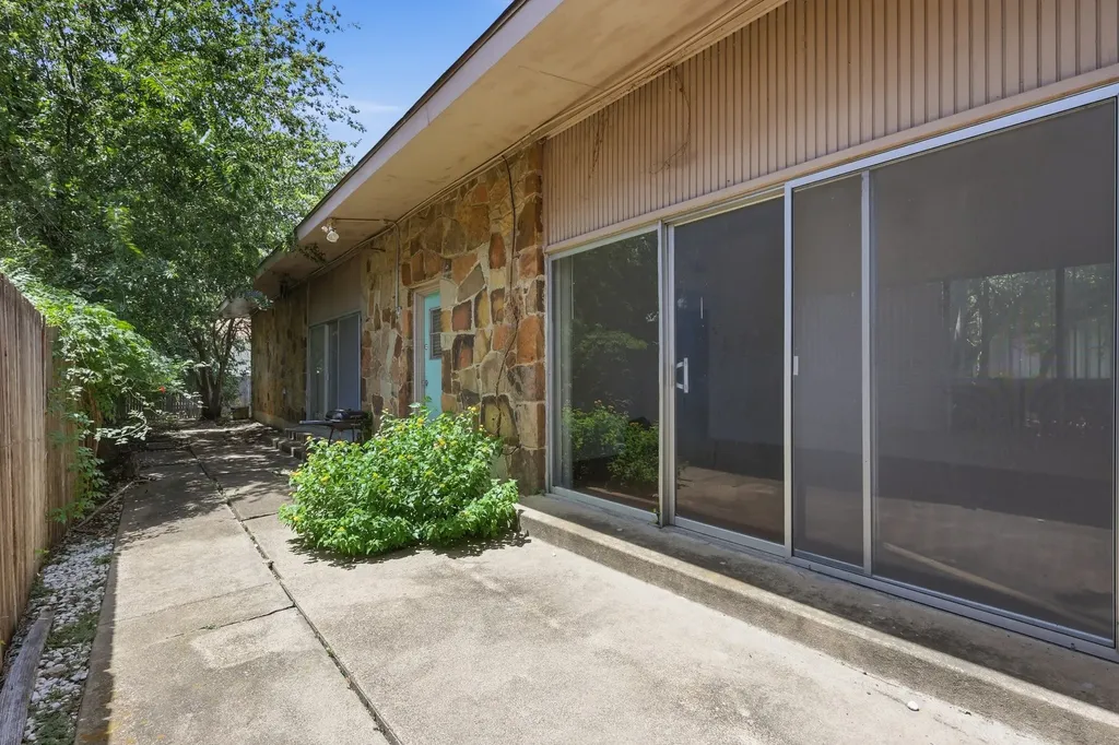 13422 Blossomheath Lane Dallas TX 75240