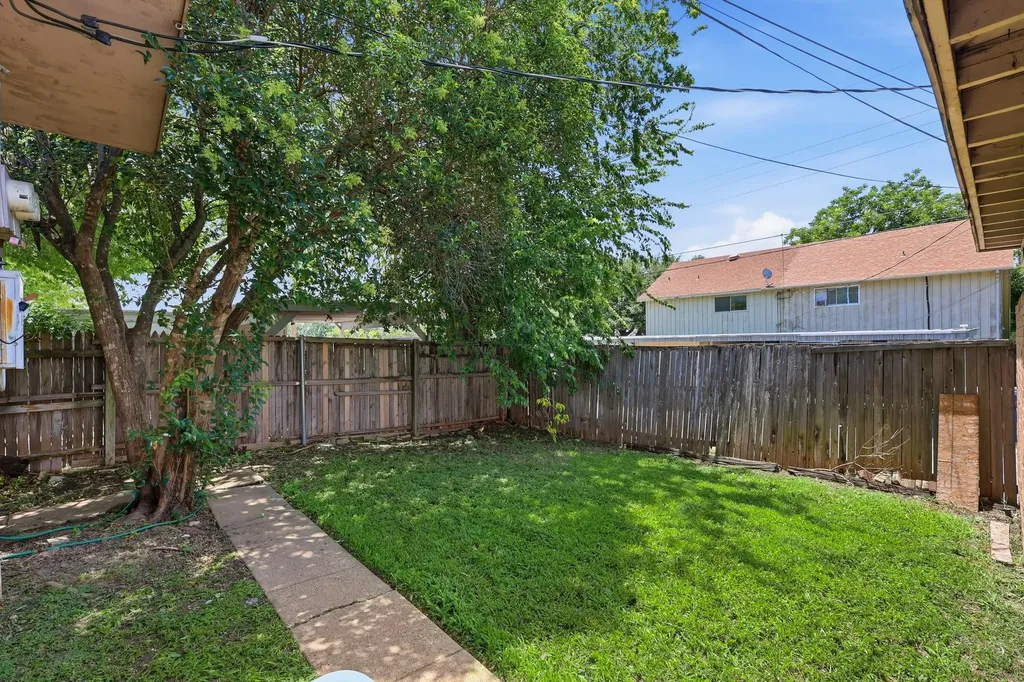 13422 Blossomheath Lane Dallas TX 75240