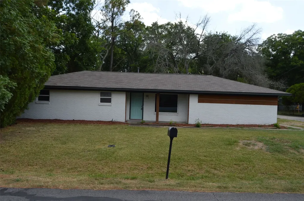 501 E 2nd Street Quinlan TX 75474