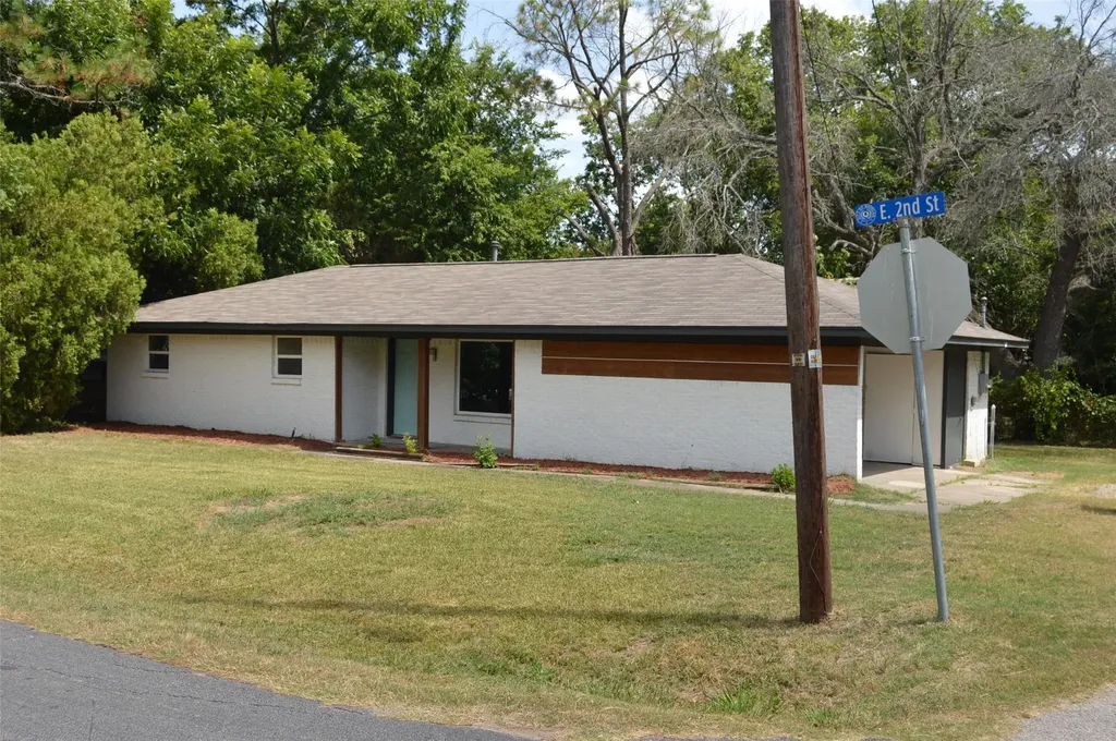501 E 2nd Street Quinlan TX 75474