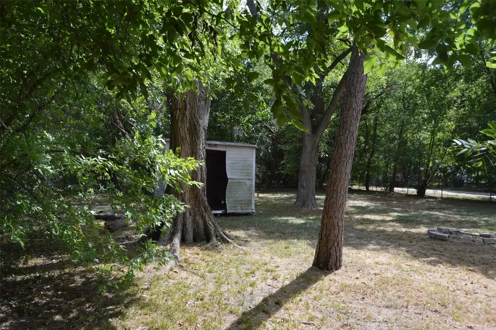 501 E 2nd Street Quinlan TX 75474
