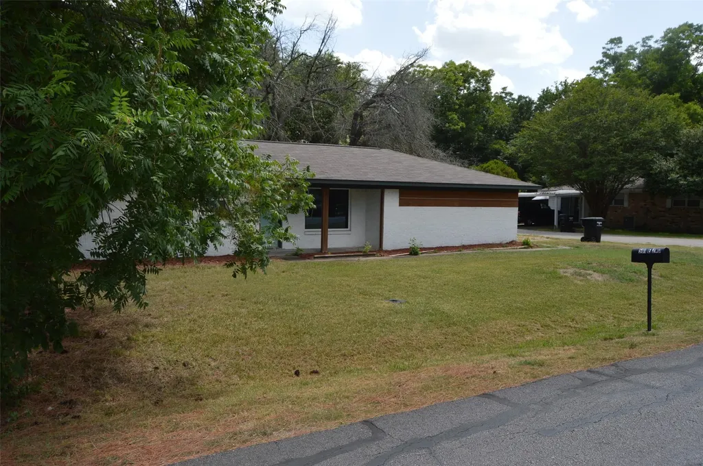 501 E 2nd Street Quinlan TX 75474