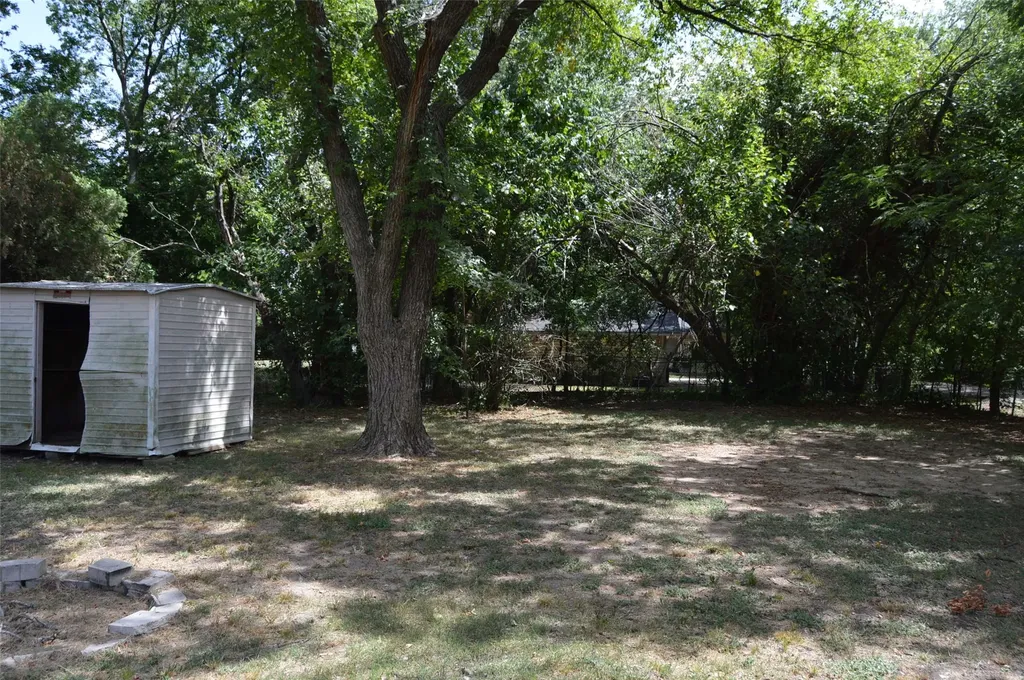 501 E 2nd Street Quinlan TX 75474