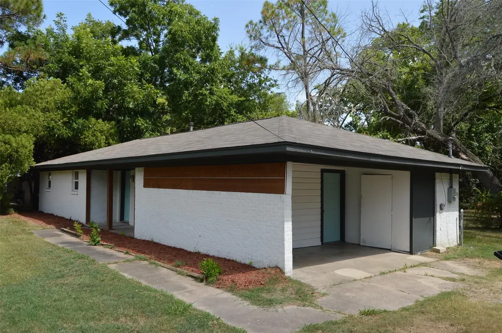 501 E 2nd Street Quinlan TX 75474