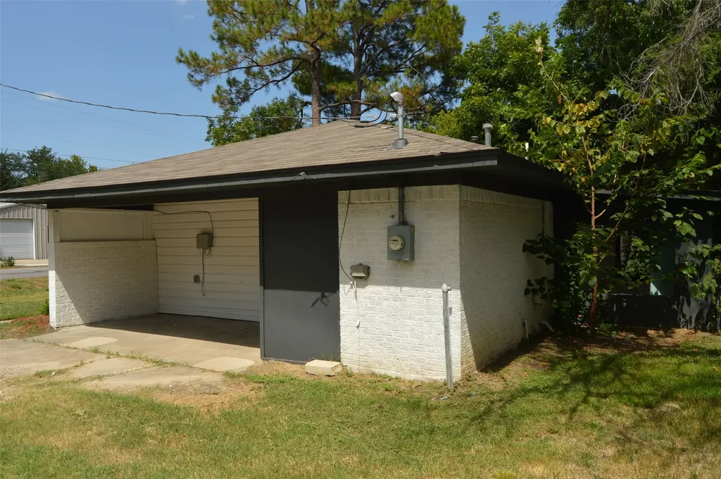 501 E 2nd Street Quinlan TX 75474