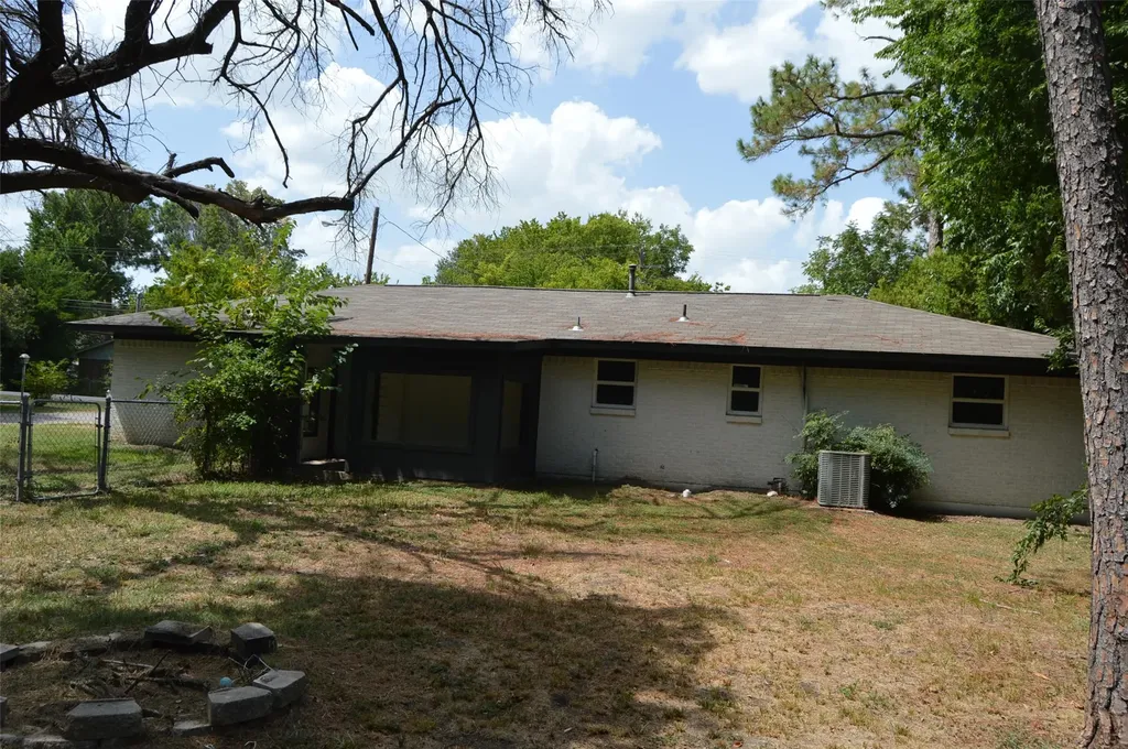 501 E 2nd Street Quinlan TX 75474