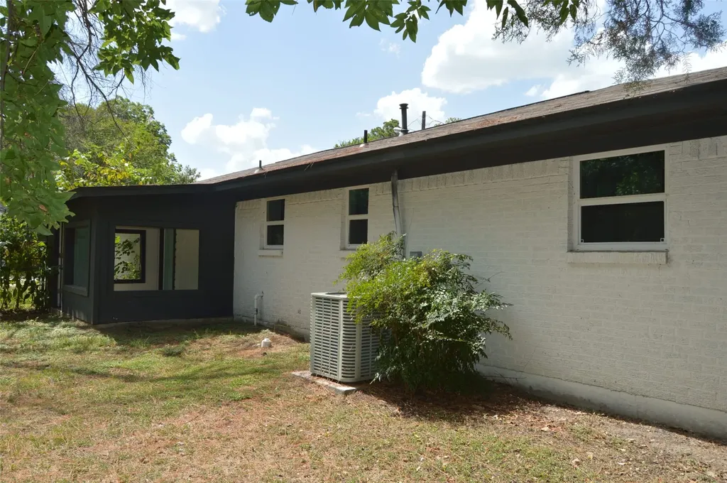 501 E 2nd Street Quinlan TX 75474