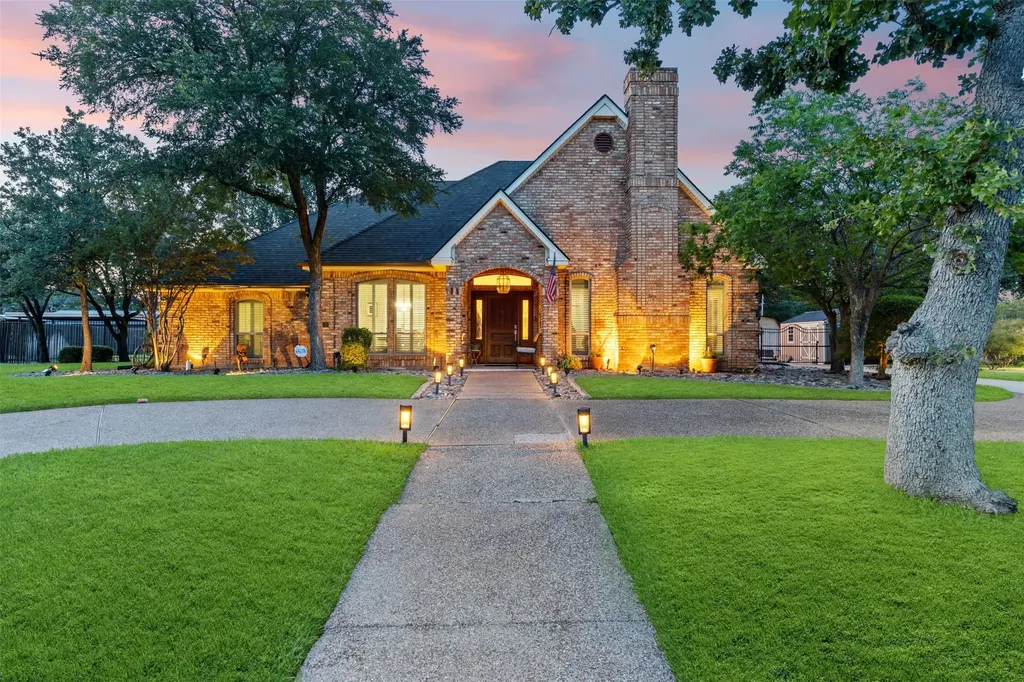 809 Shady Creek Drive Kennedale TX 76060