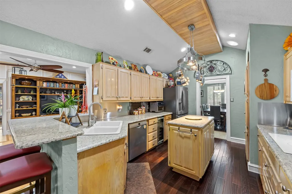 809 Shady Creek Drive Kennedale TX 76060