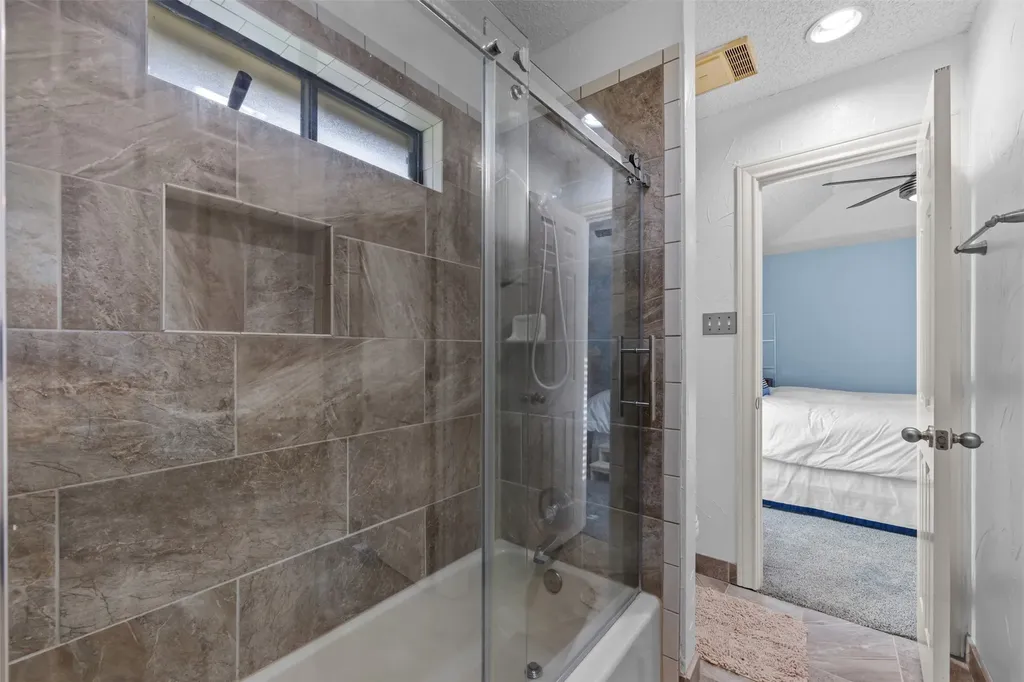 809 Shady Creek Drive Kennedale TX 76060