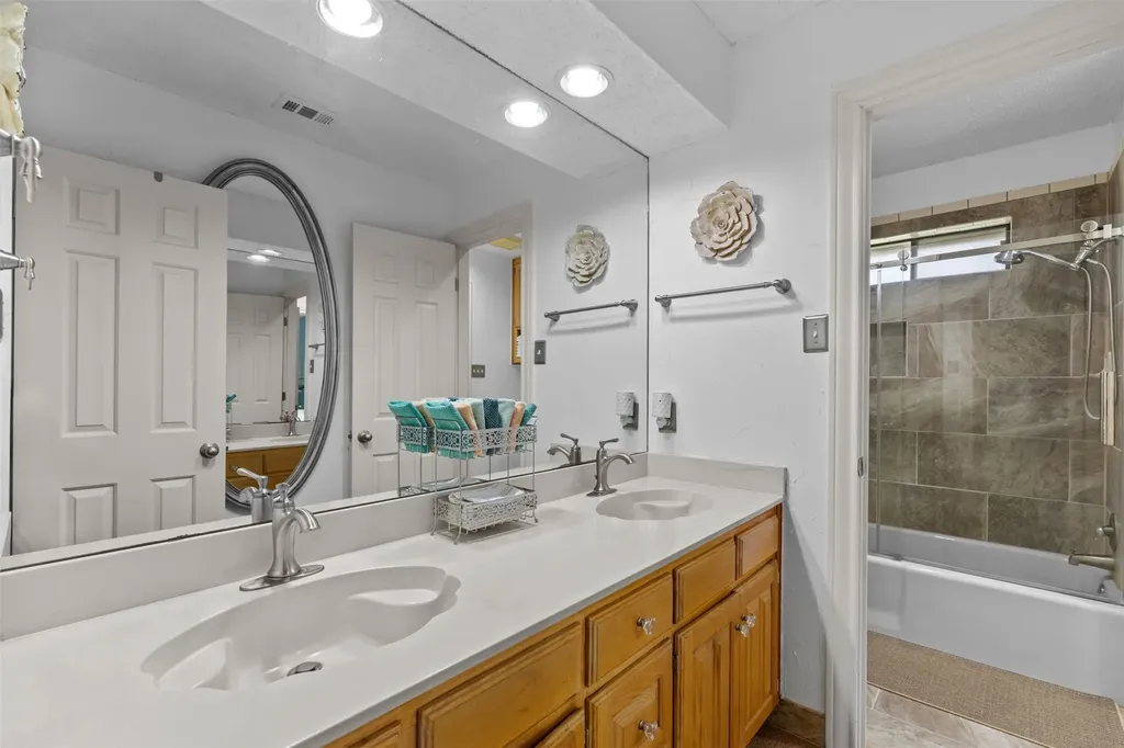 809 Shady Creek Drive Kennedale TX 76060