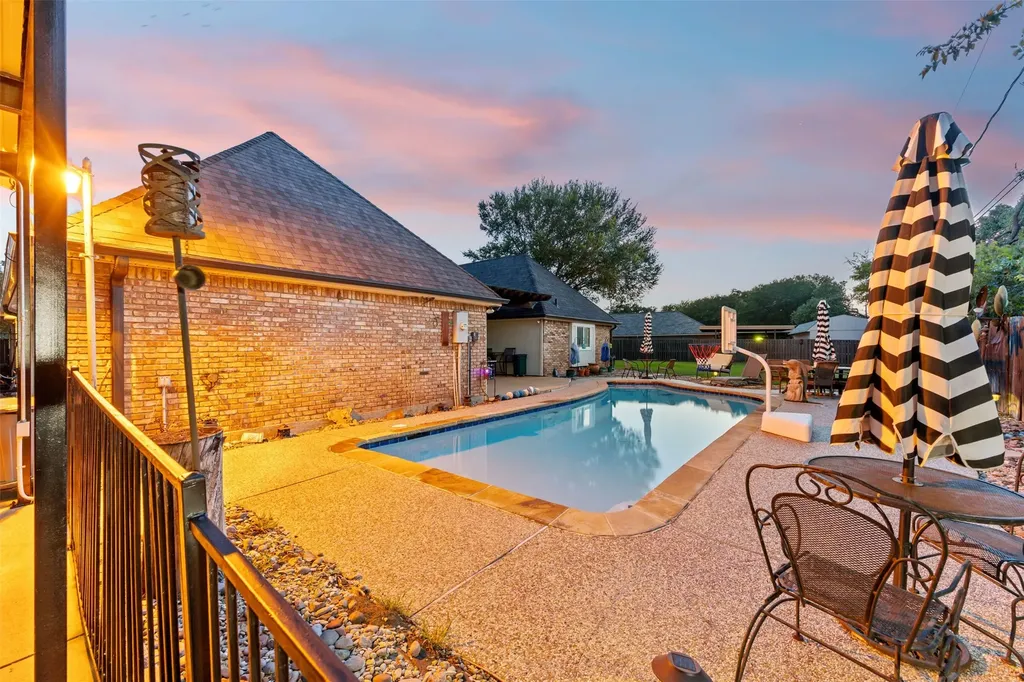 809 Shady Creek Drive Kennedale TX 76060