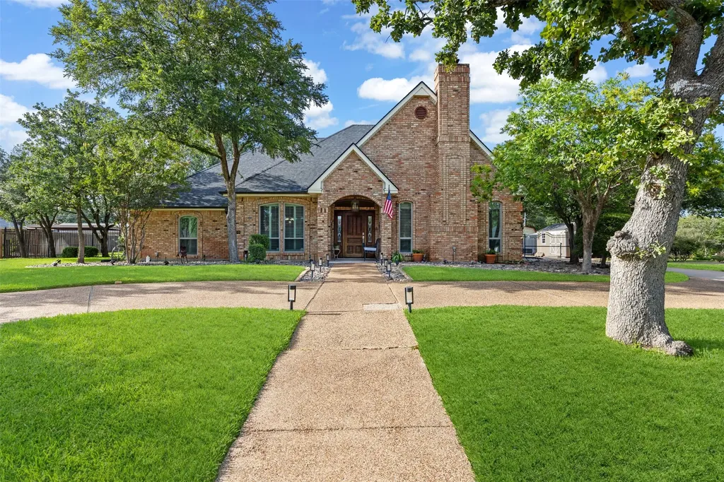 809 Shady Creek Drive Kennedale TX 76060