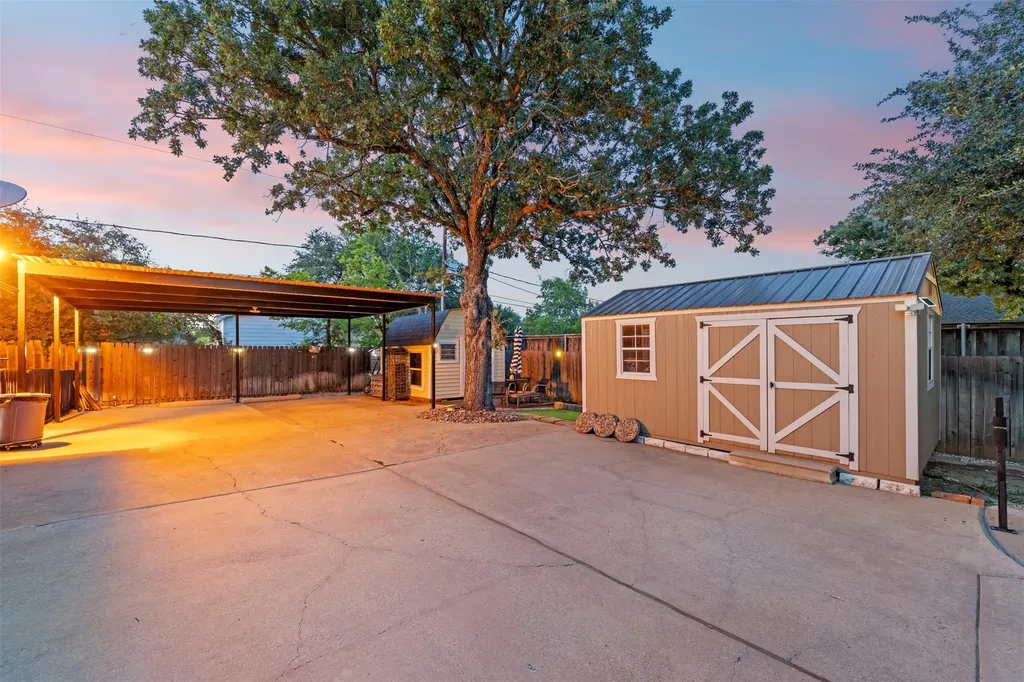 809 Shady Creek Drive Kennedale TX 76060