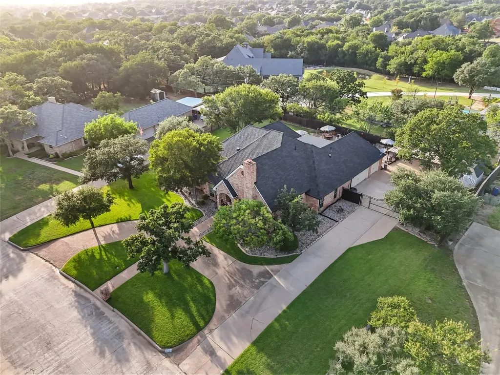 809 Shady Creek Drive Kennedale TX 76060
