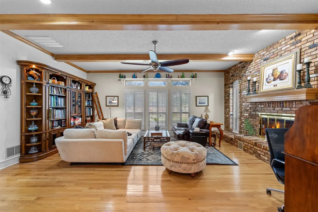 809 Shady Creek Drive Kennedale TX 76060