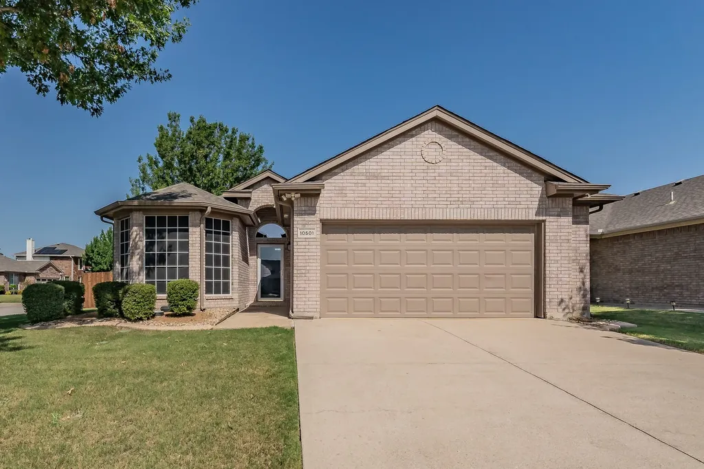 10501 Cloisters Drive Fort Worth TX 76131