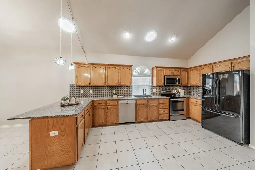 10501 Cloisters Drive Fort Worth TX 76131
