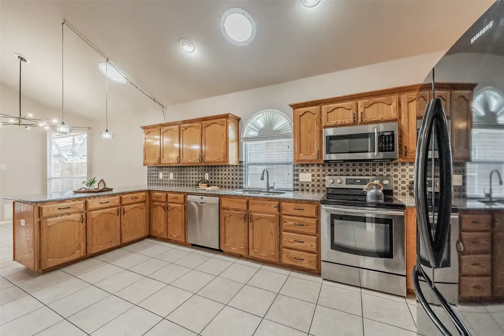 10501 Cloisters Drive Fort Worth TX 76131