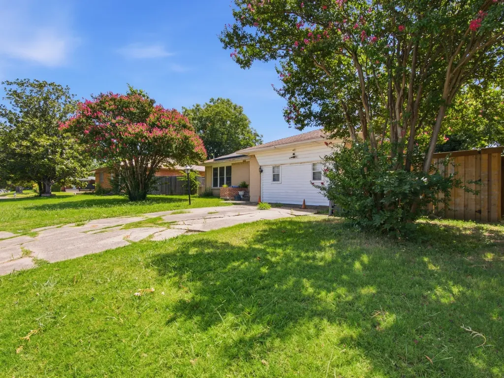 10560 Channel Drive Dallas TX 75229