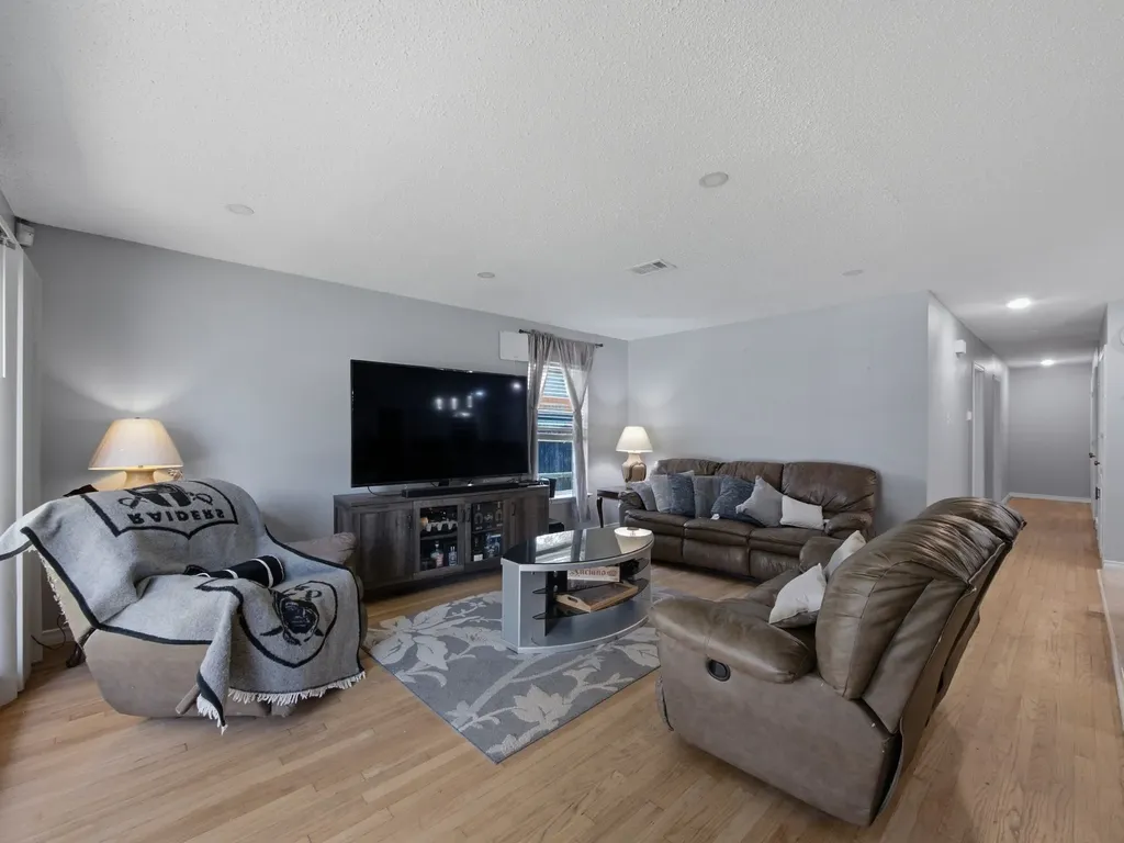 10560 Channel Drive Dallas TX 75229
