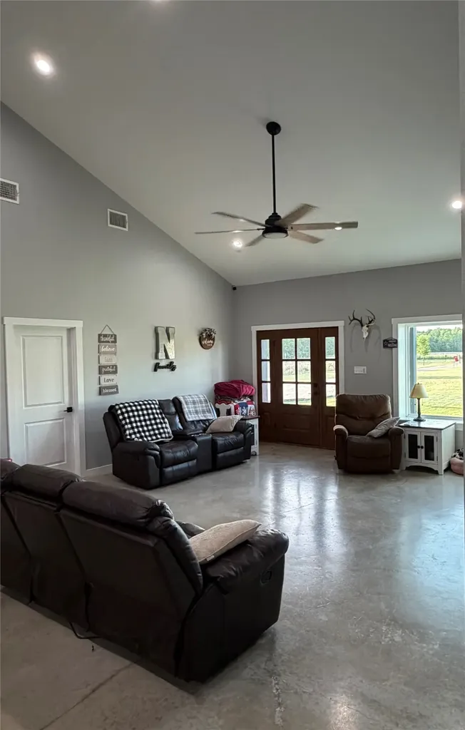 208 Chicken Field Road Whitewright TX 75491