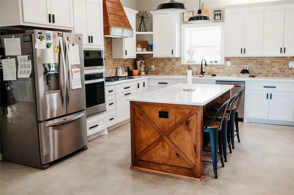 208 Chicken Field Road Whitewright TX 75491