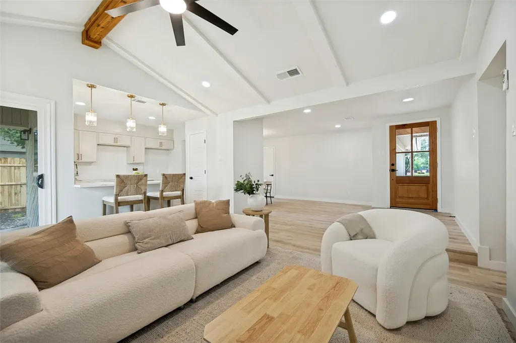 641 Stroud Lane Garland TX 75043