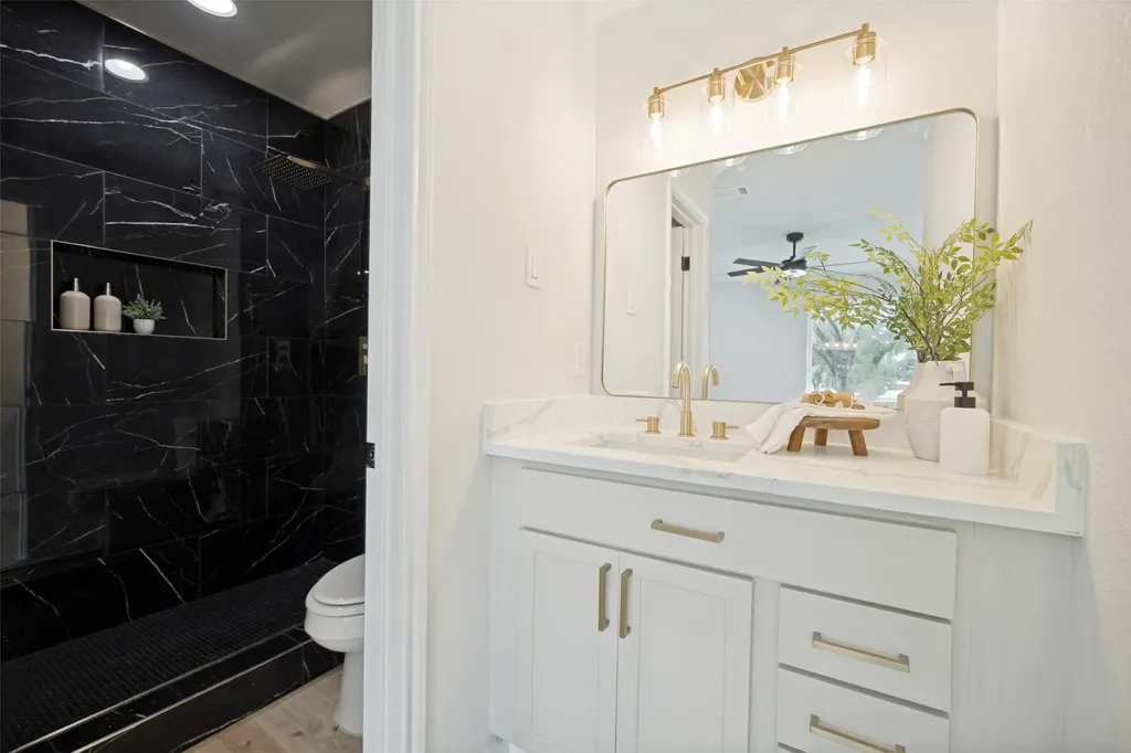 641 Stroud Lane Garland TX 75043
