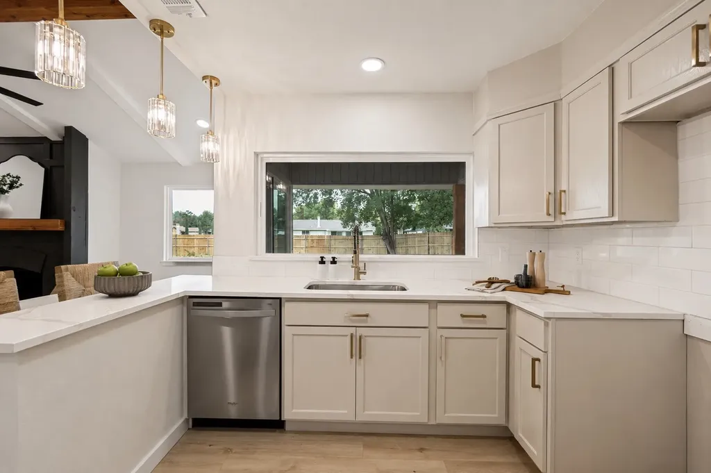 641 Stroud Lane Garland TX 75043