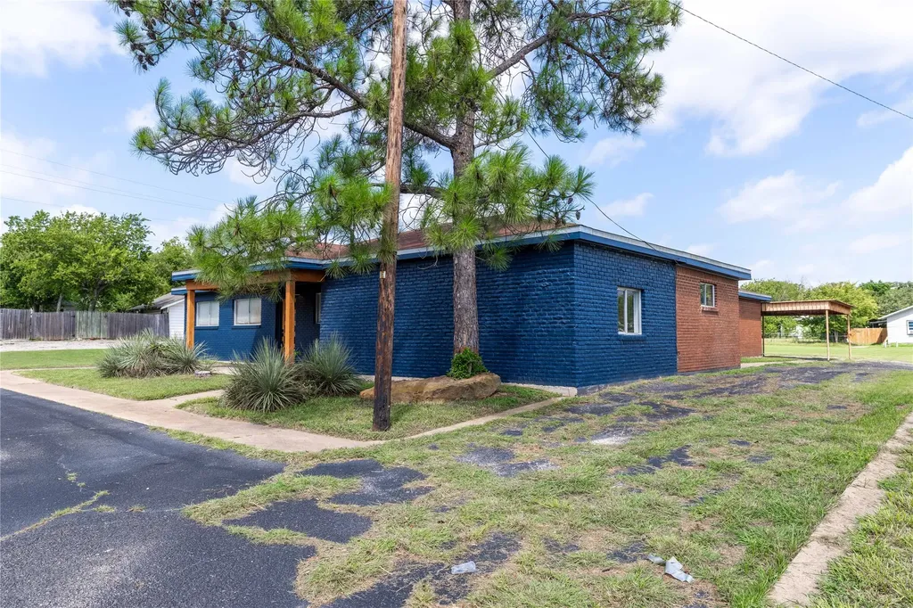 2201 Coggin Avenue Brownwood TX 76801