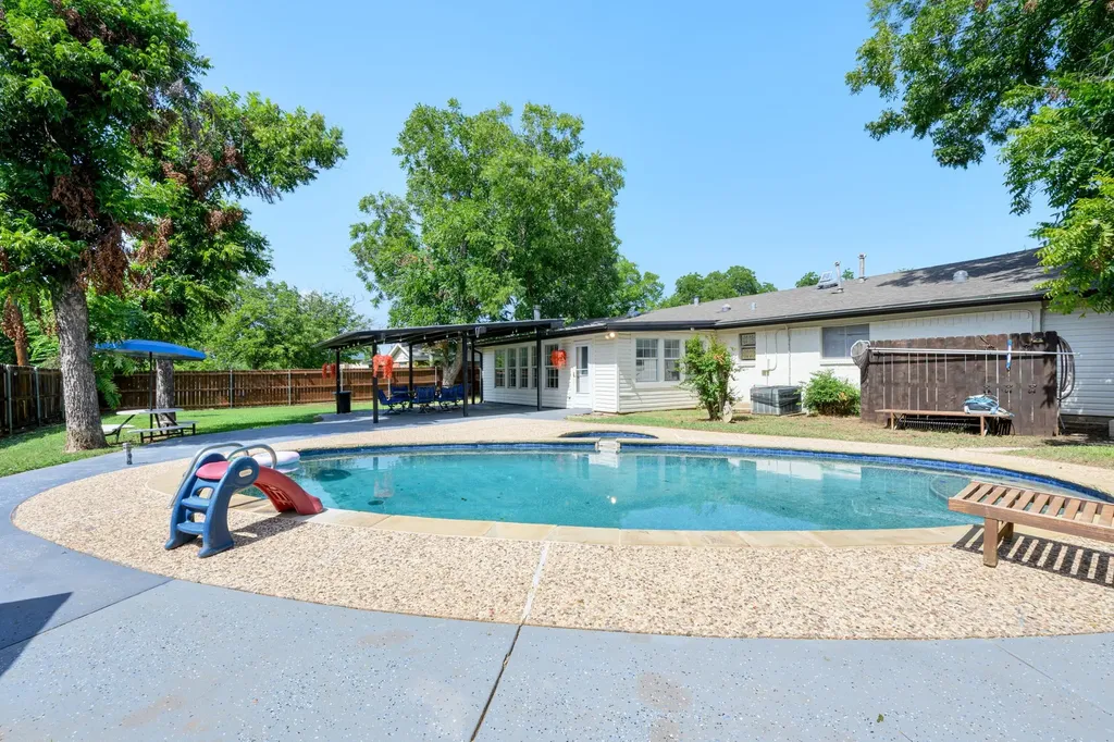 1702 SE 22nd Avenue Mineral Wells TX 76067