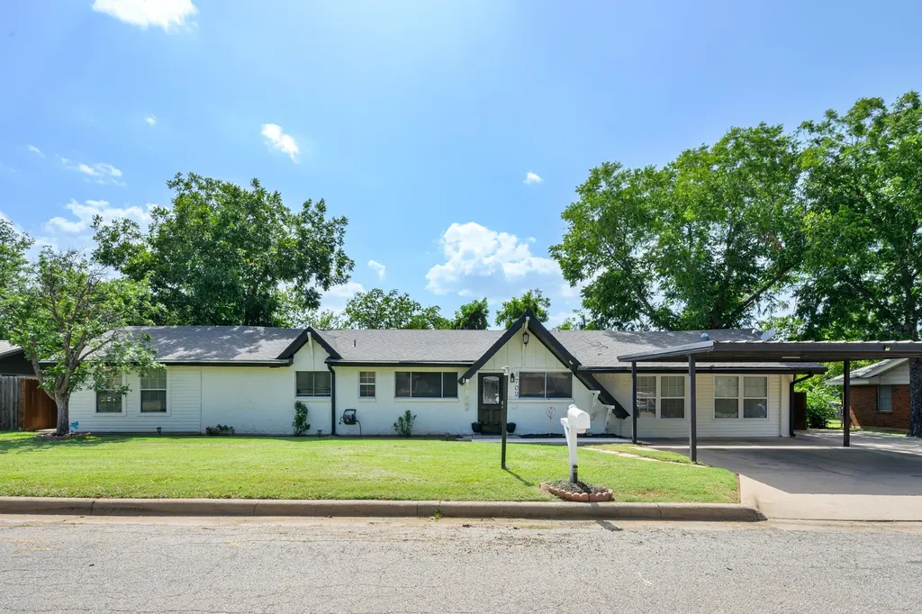 1702 SE 22nd Avenue Mineral Wells TX 76067
