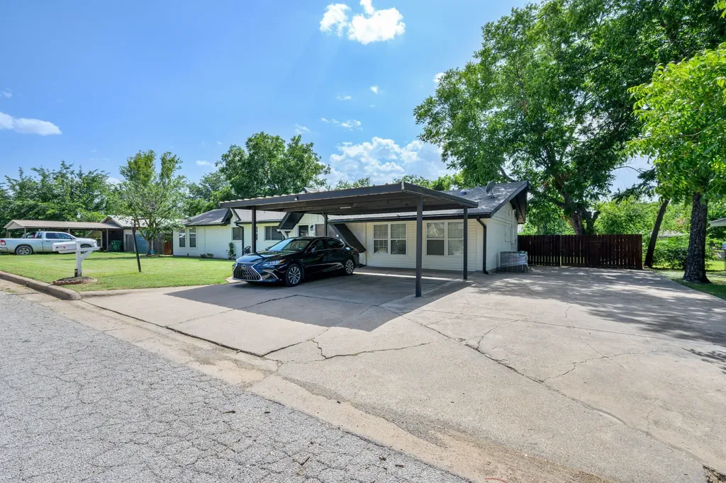 1702 SE 22nd Avenue Mineral Wells TX 76067