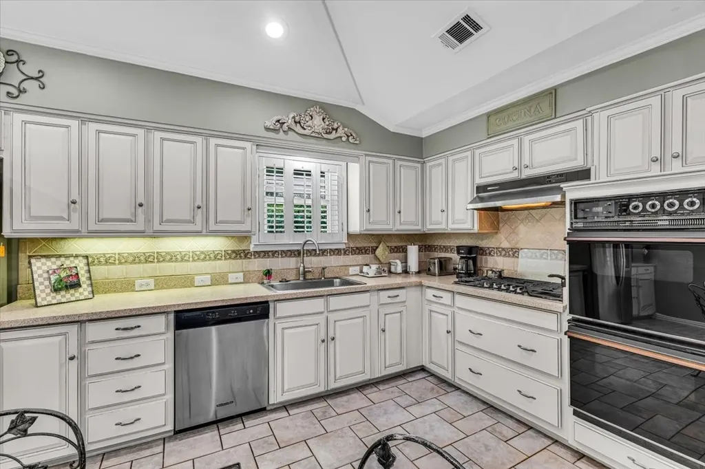 1609 Lake Hill Lane Plano TX 75023