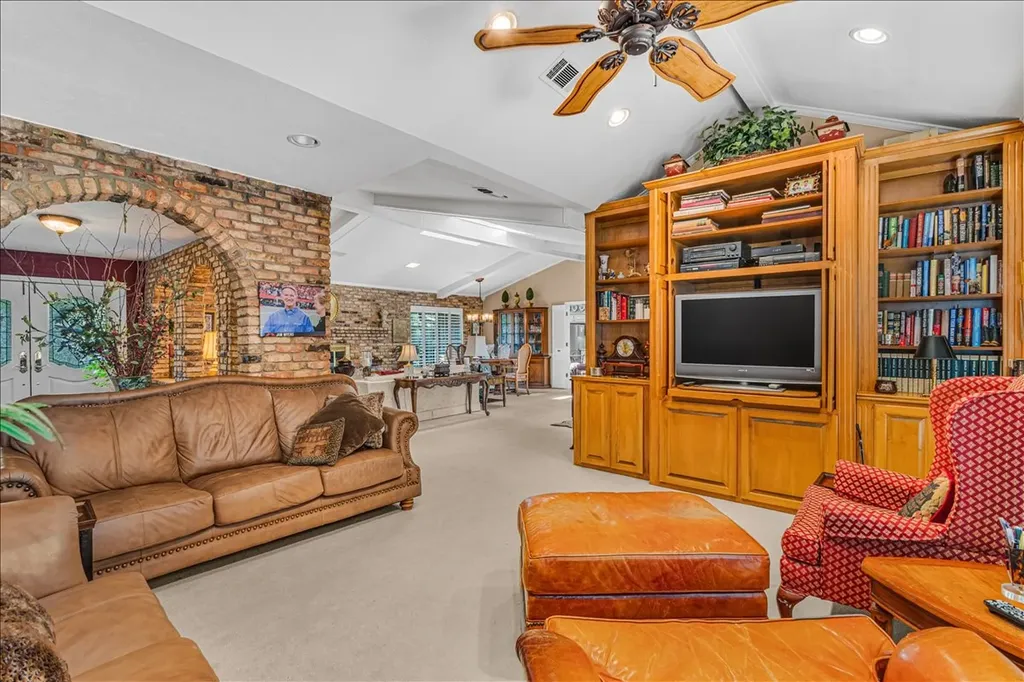 1609 Lake Hill Lane Plano TX 75023