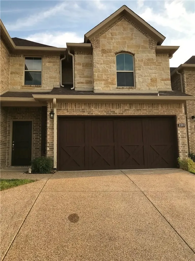 2203 Highland Villa Lane Arlington TX 76012