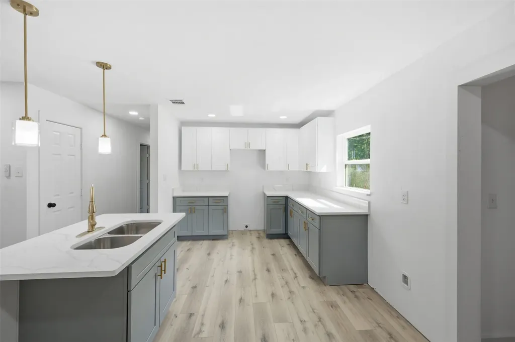 4605 Haas Drive Dallas TX 75216