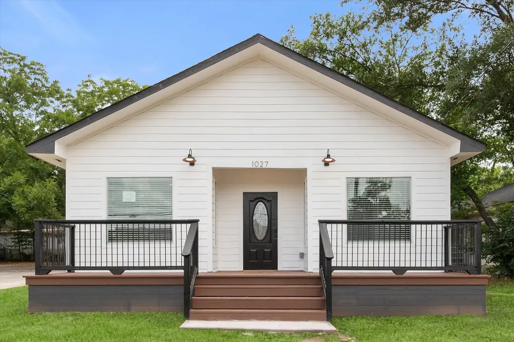 1027 W 2nd Avenue Corsicana TX 75110