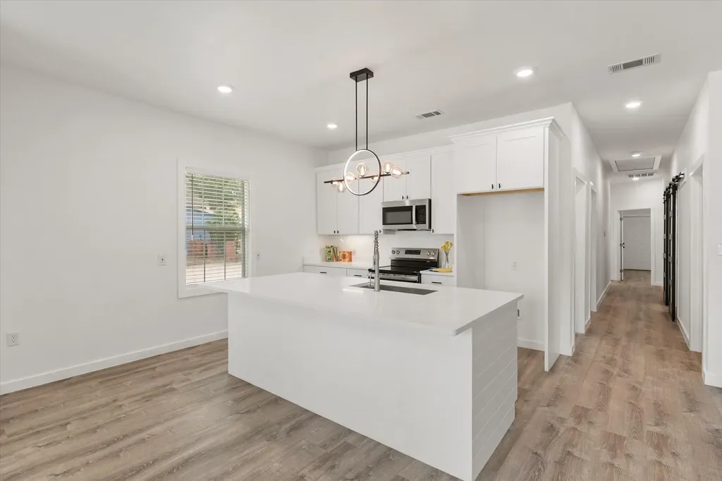 1027 W 2nd Avenue Corsicana TX 75110