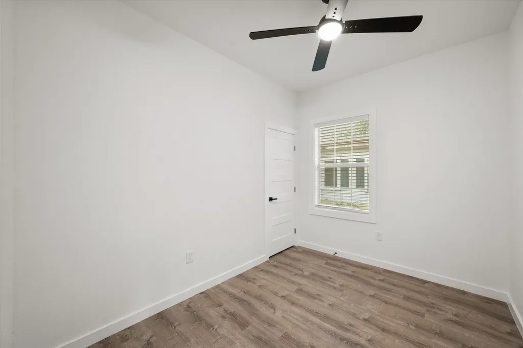 1027 W 2nd Avenue Corsicana TX 75110