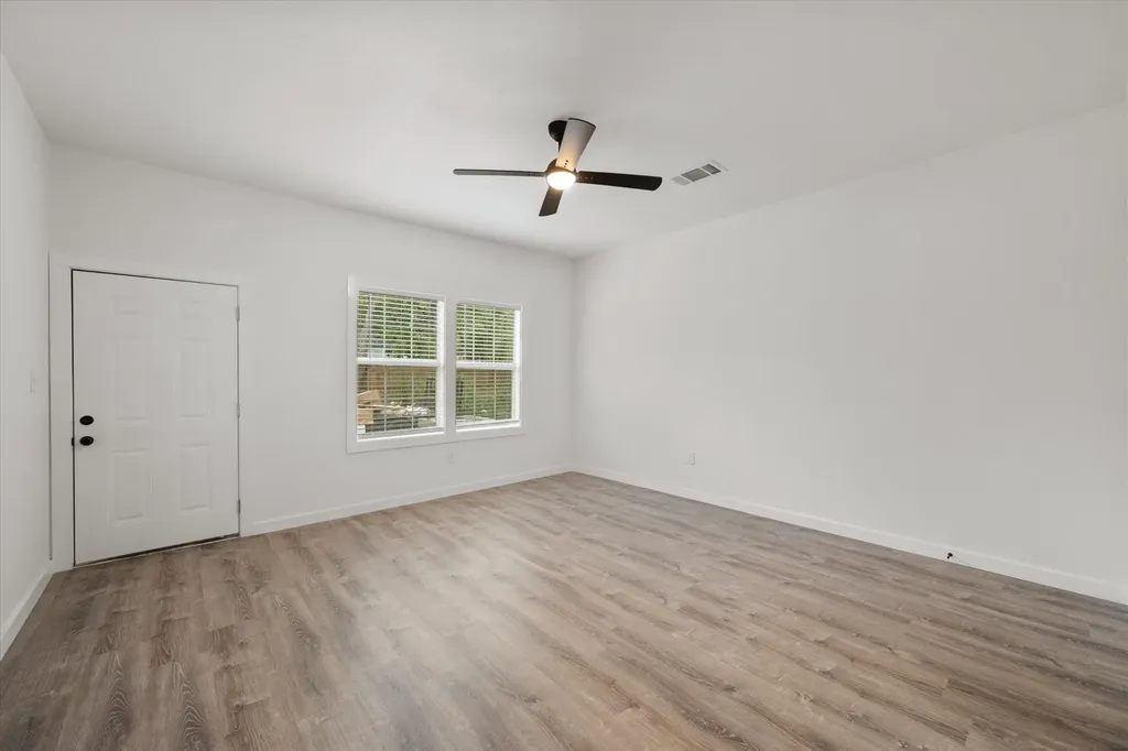 1027 W 2nd Avenue Corsicana TX 75110