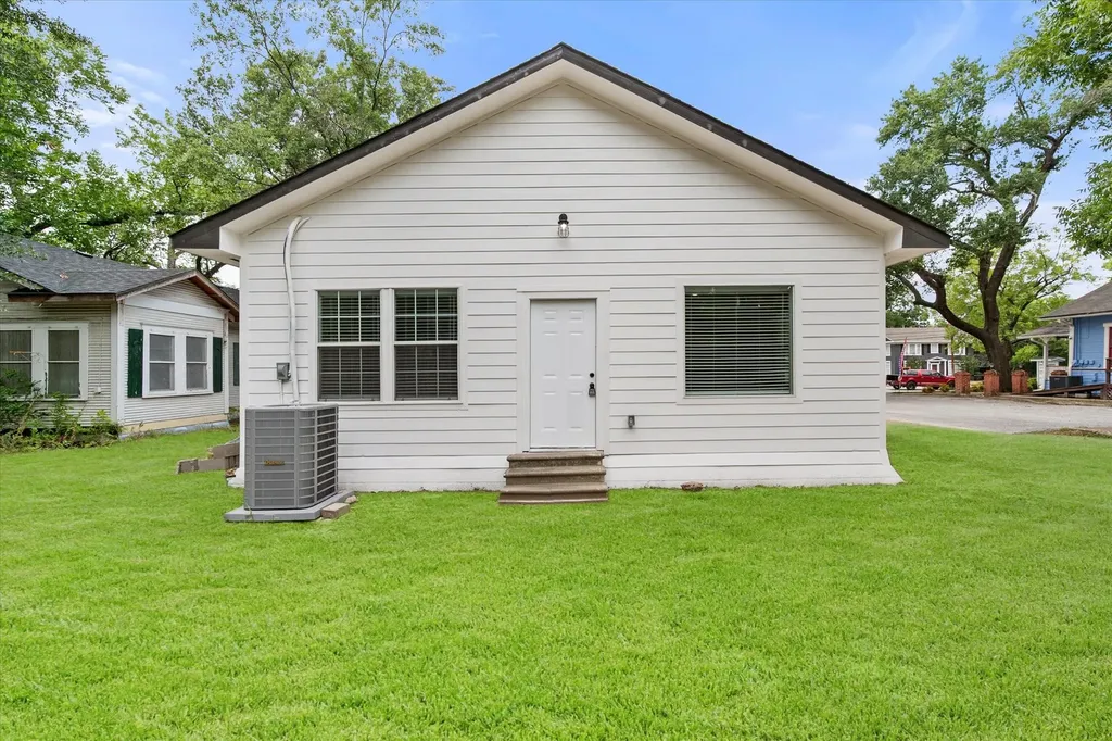 1027 W 2nd Avenue Corsicana TX 75110