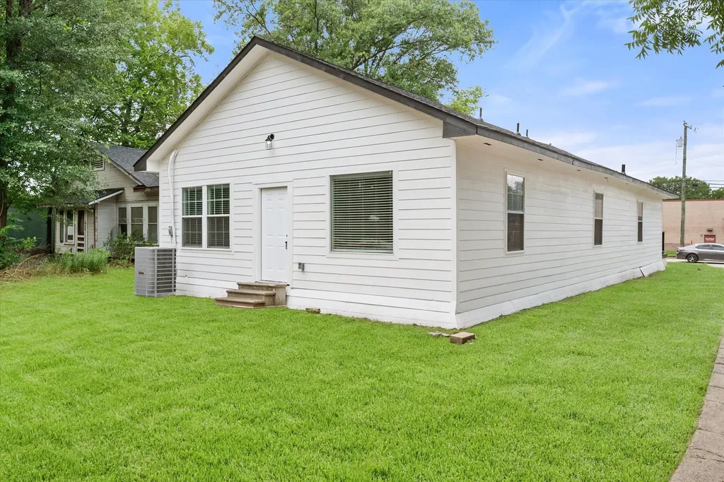 1027 W 2nd Avenue Corsicana TX 75110