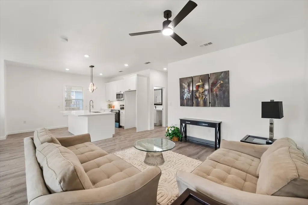 1027 W 2nd Avenue Corsicana TX 75110