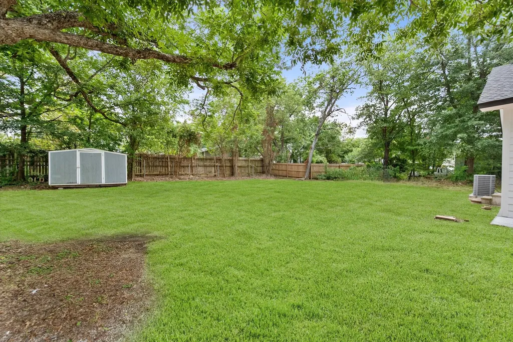 1027 W 2nd Avenue Corsicana TX 75110
