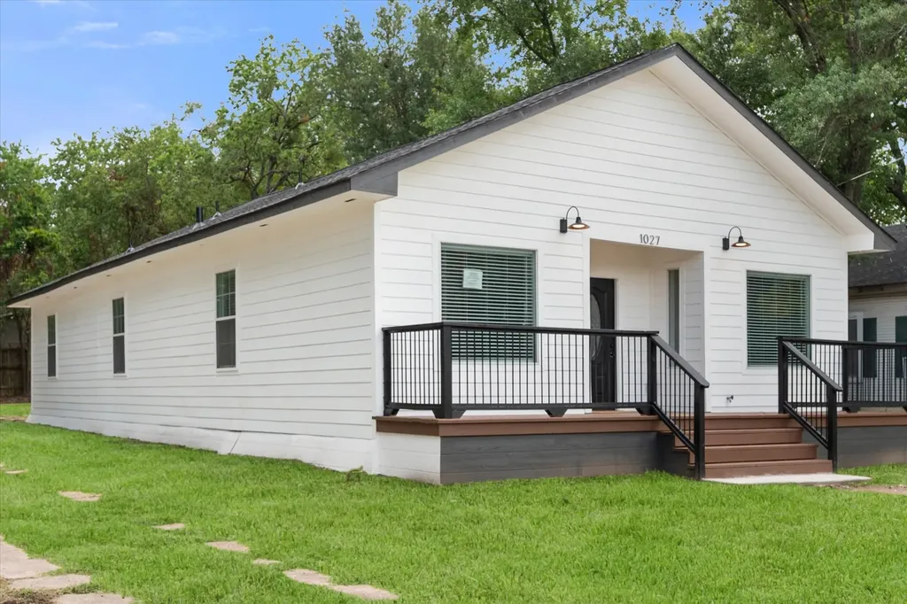 1027 W 2nd Avenue Corsicana TX 75110