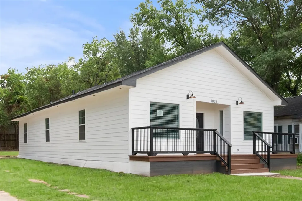 1027 W 2nd Avenue Corsicana TX 75110